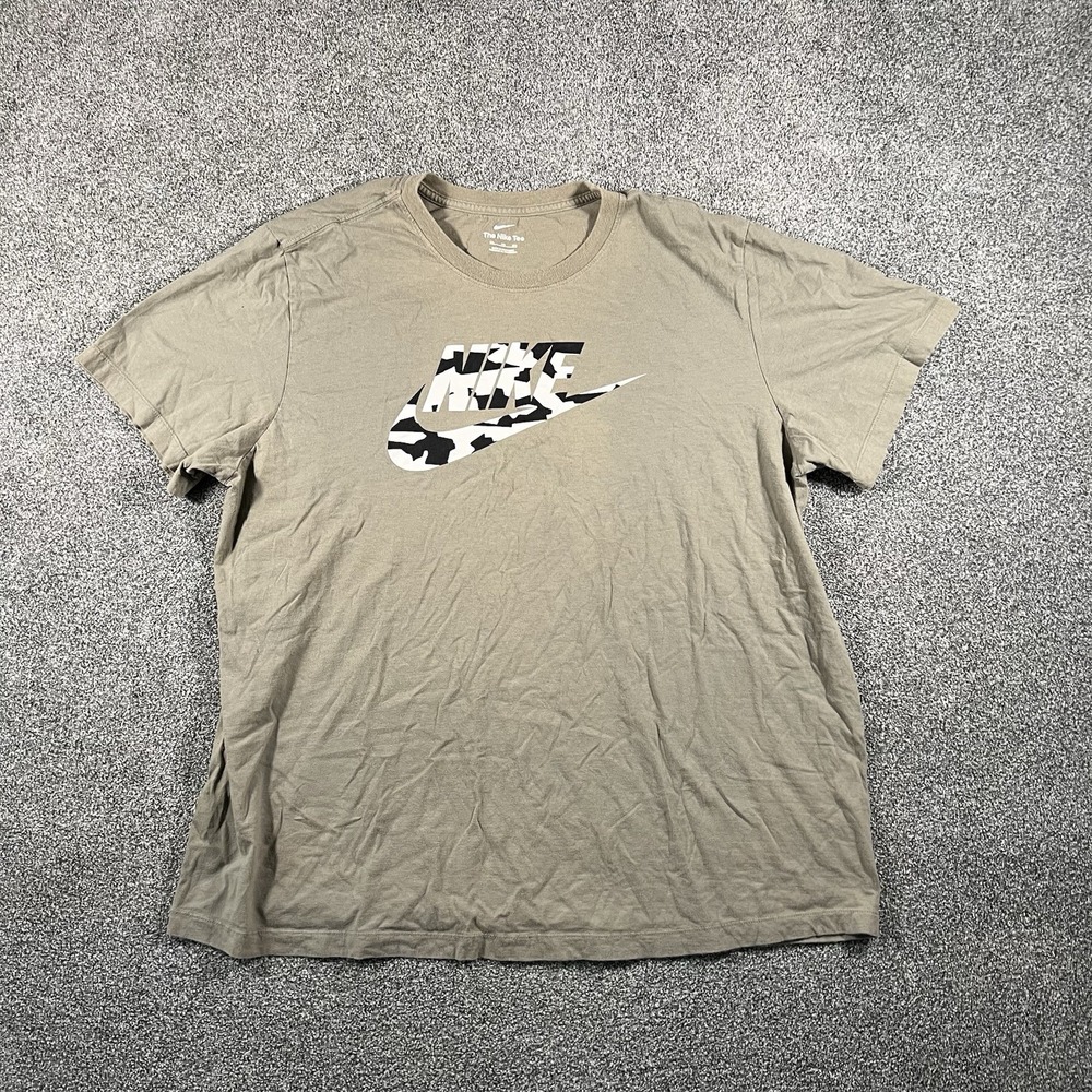 Nike Graphic Logo T Shirt Men’s XXL Tan Camo Swoosh Short Sleeve Cotton Casual